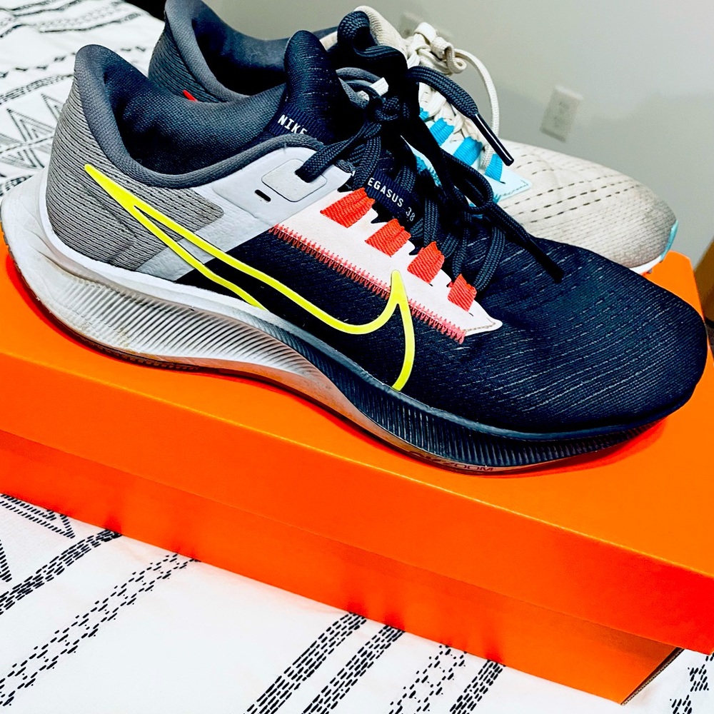 Nike Pegasus 38 Size 8 womens